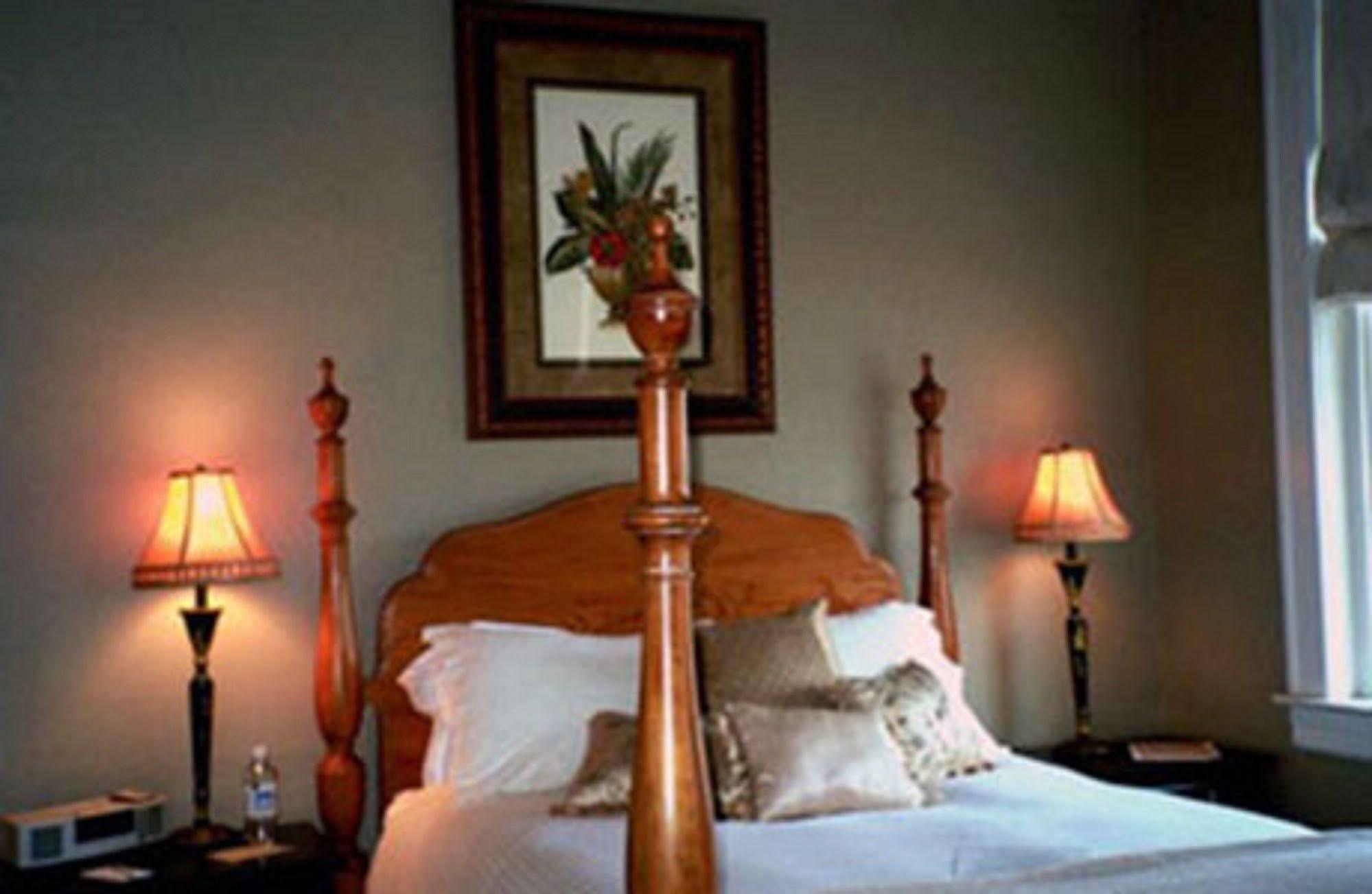 The Firehouse Inn Rutherfordton Bagian luar foto