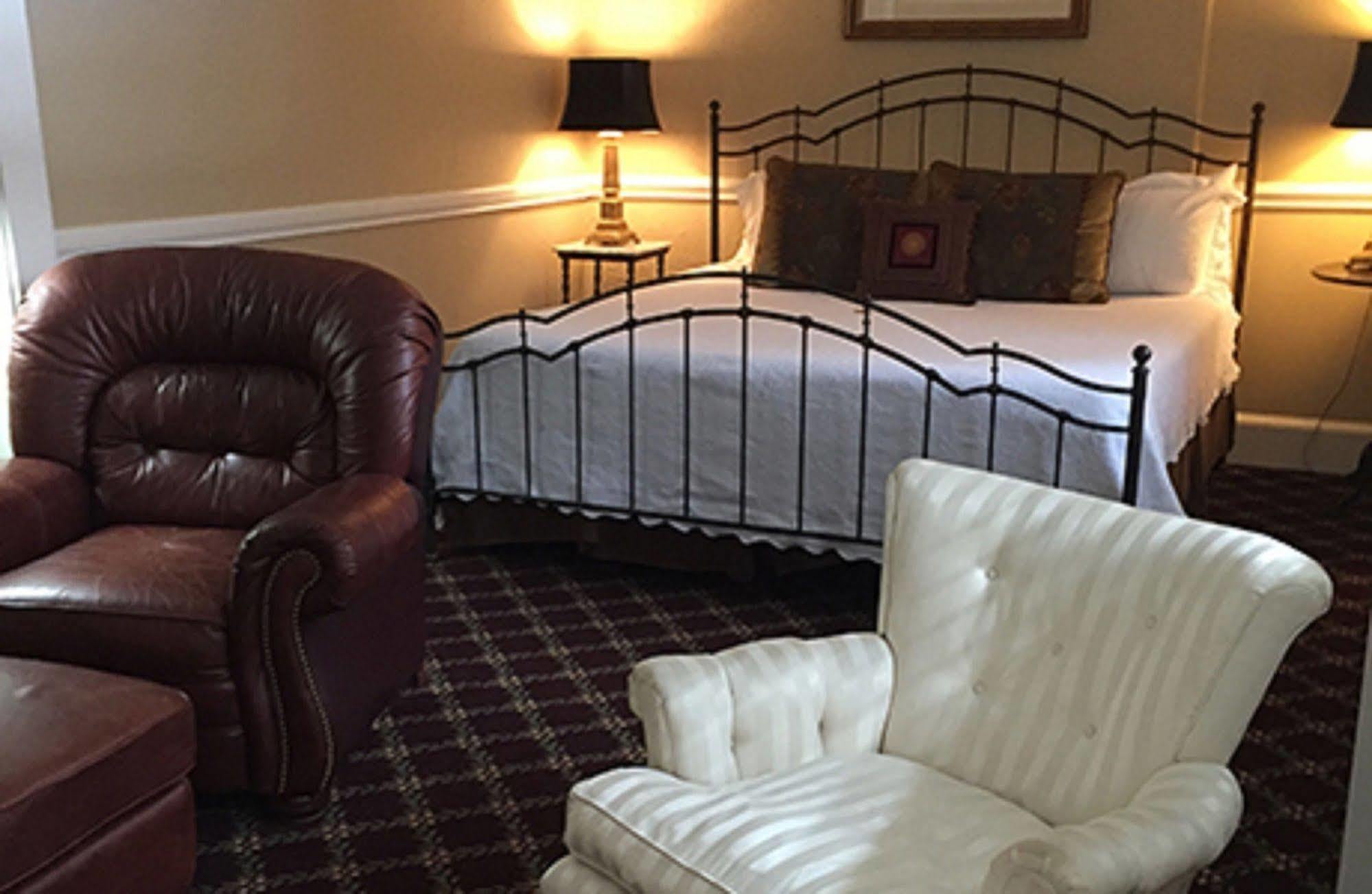 The Firehouse Inn Rutherfordton Bagian luar foto