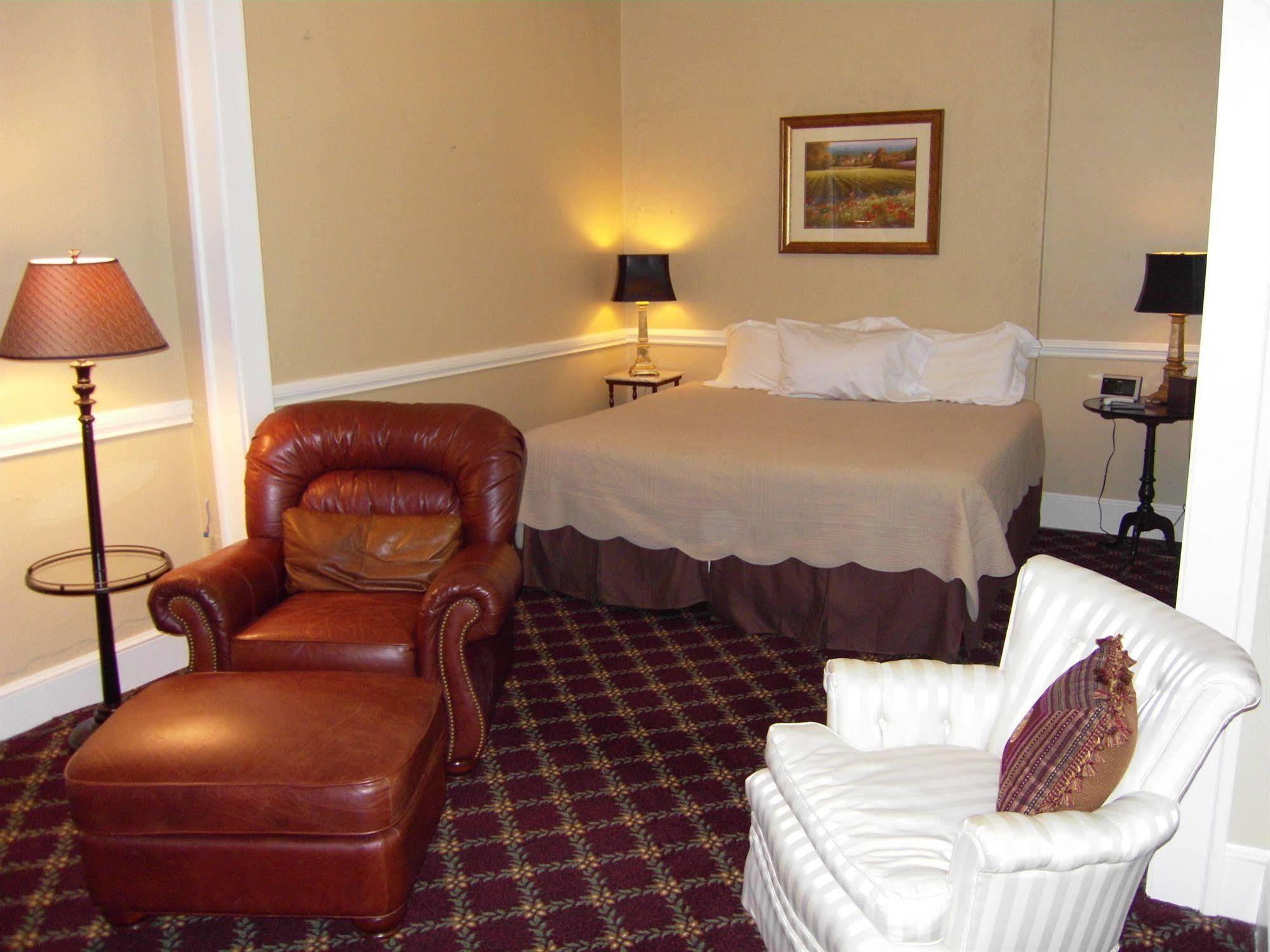 The Firehouse Inn Rutherfordton Bagian luar foto