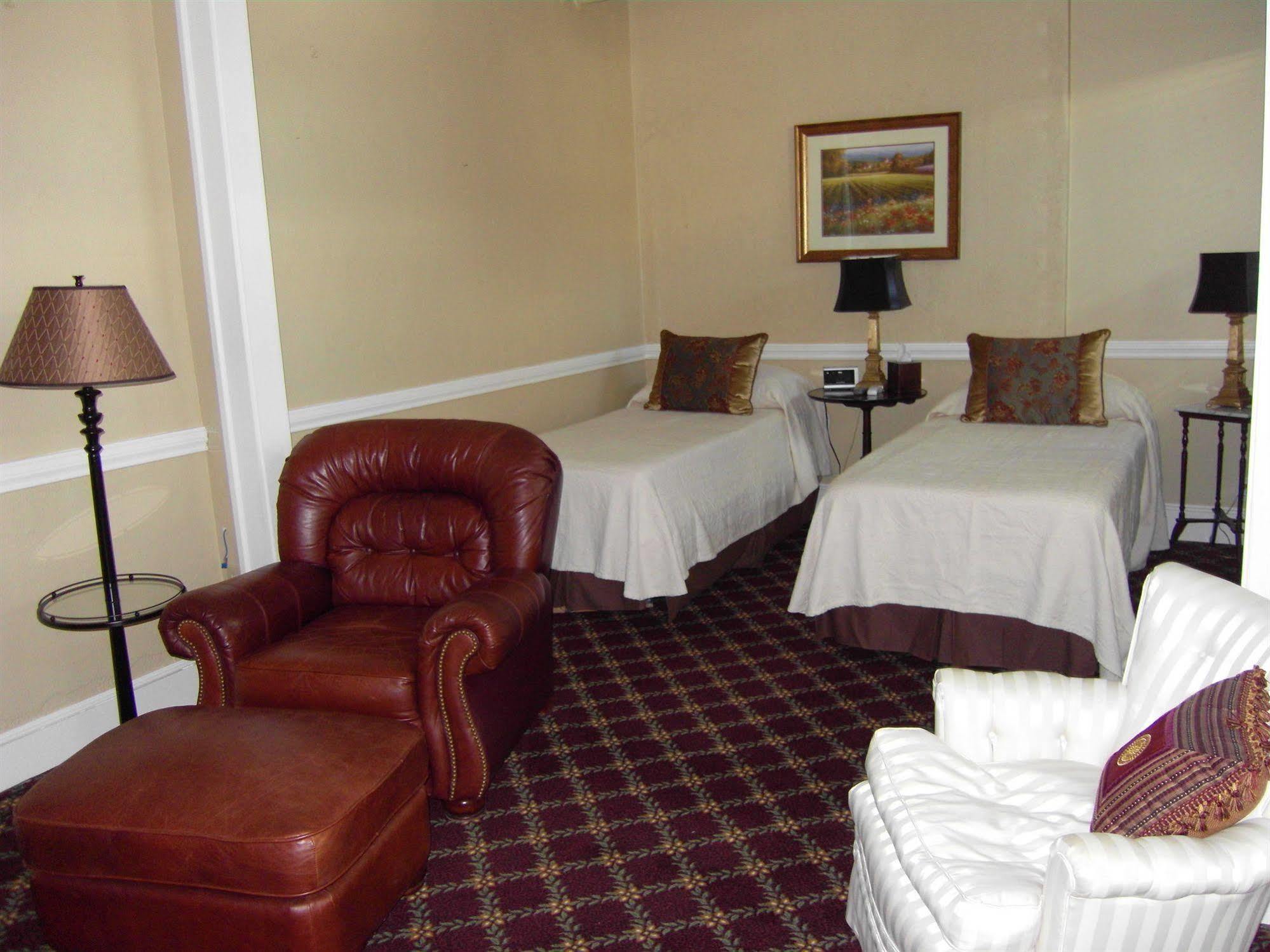 The Firehouse Inn Rutherfordton Bagian luar foto