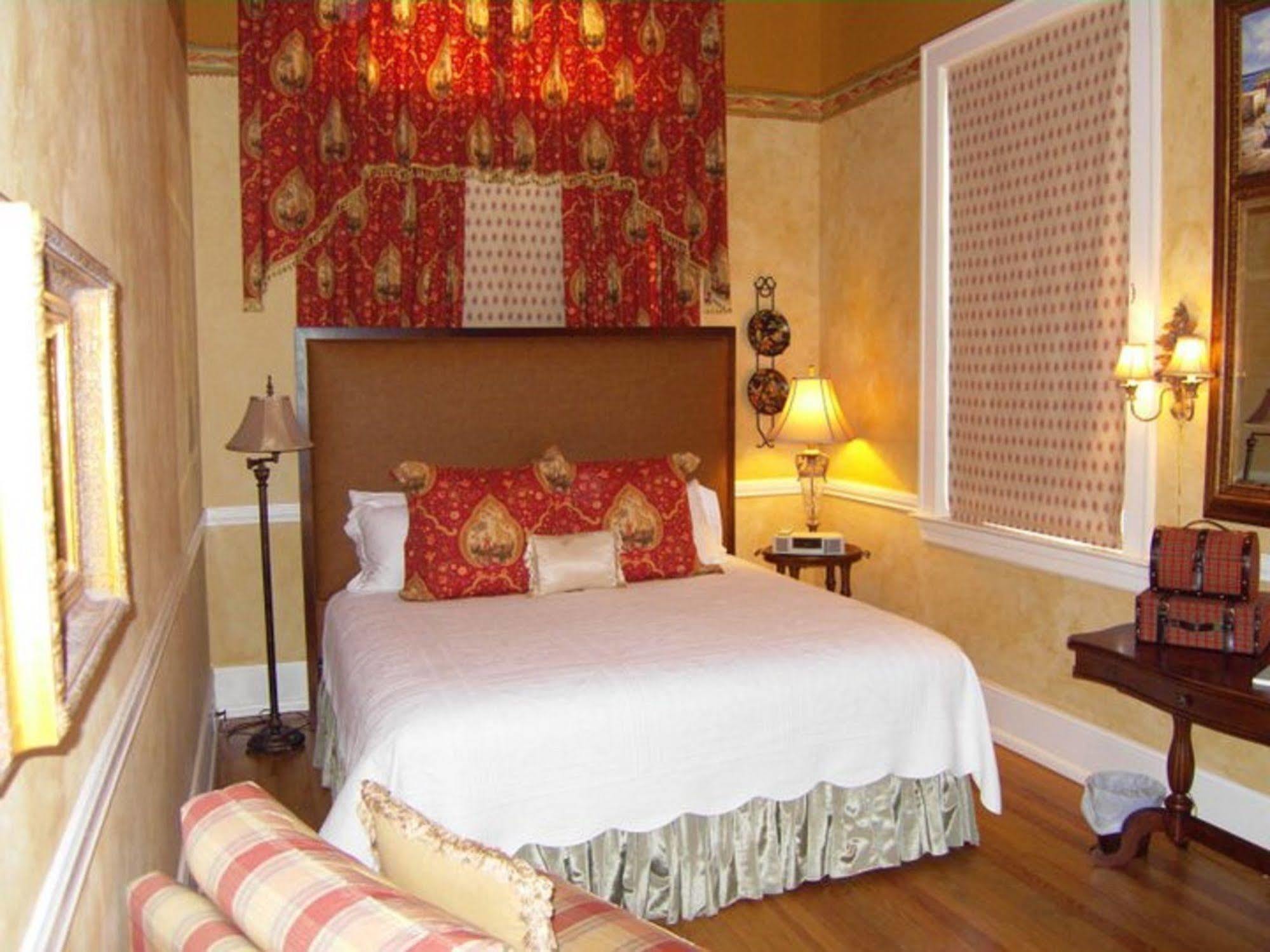 The Firehouse Inn Rutherfordton Bagian luar foto